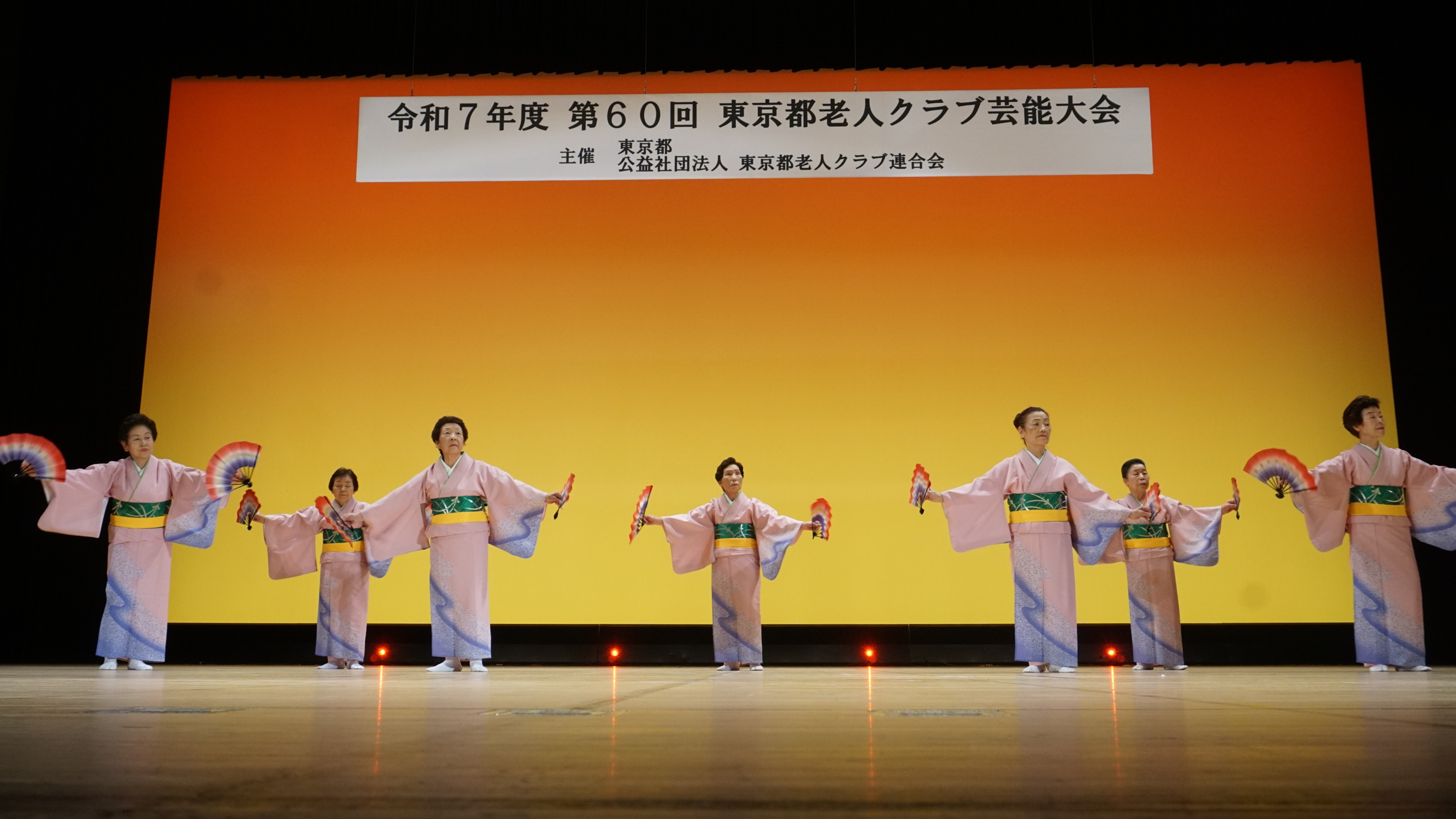 老人福祉功績章　東京老人クラブ　記念品　ケース付き 東京都老人クラブ芸能大会が開催されました | 100年活躍ナビ