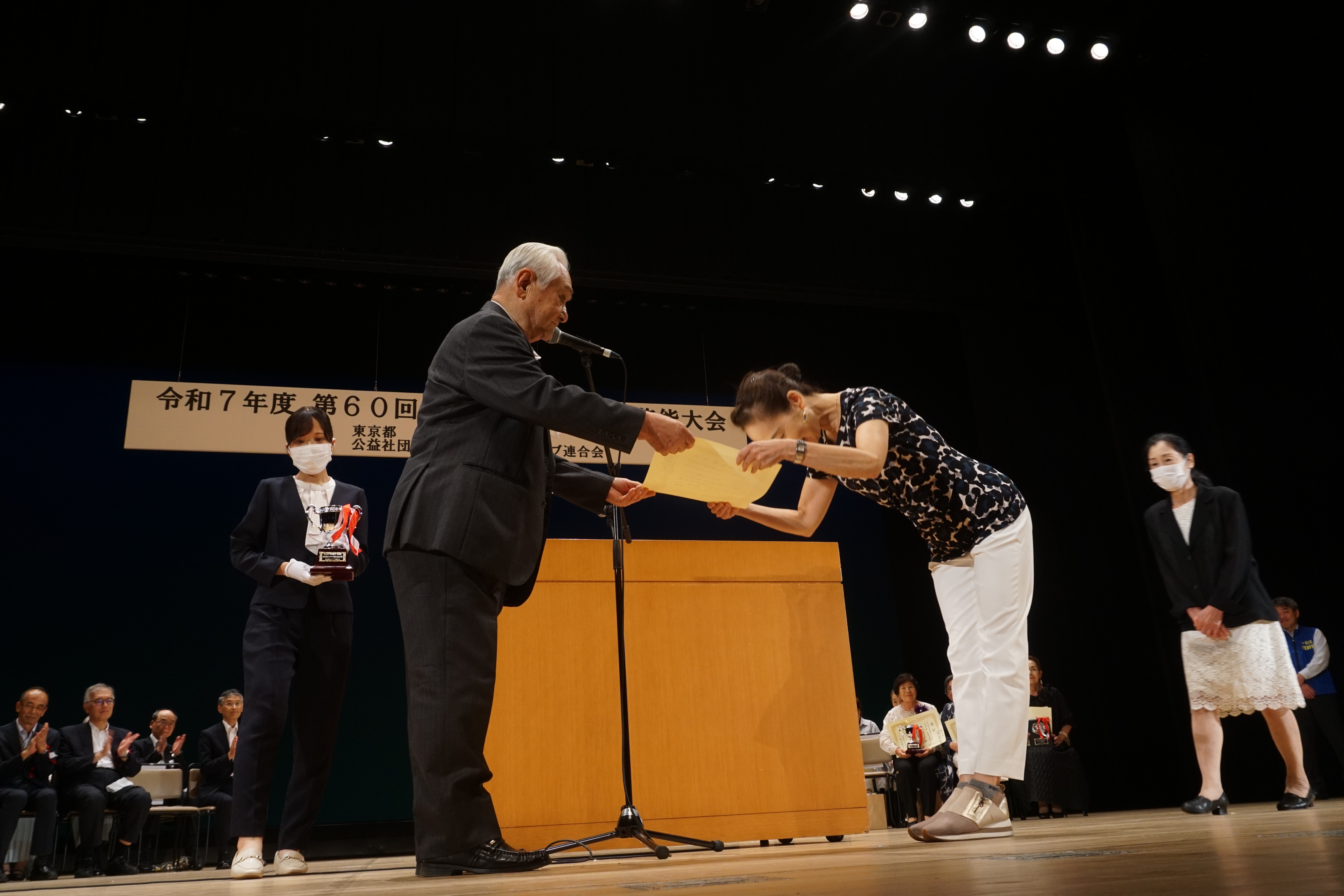 東京都老人クラブ芸能大会が開催されました | 100年活躍ナビ