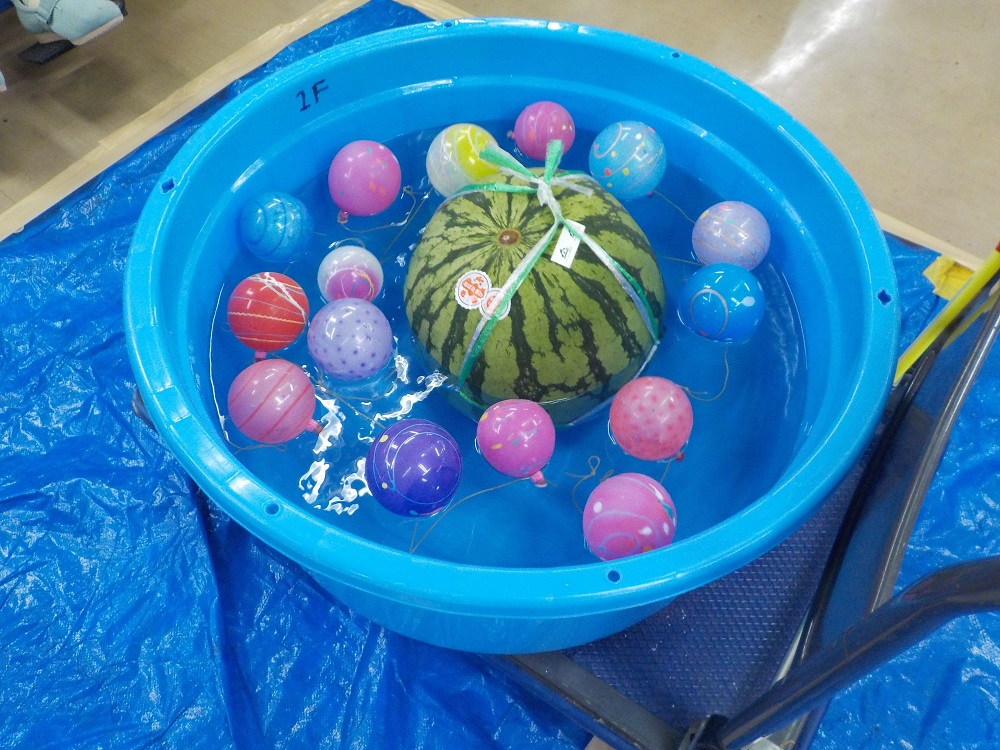 昨年度の納涼祭ではスイカ割りをしました🍉