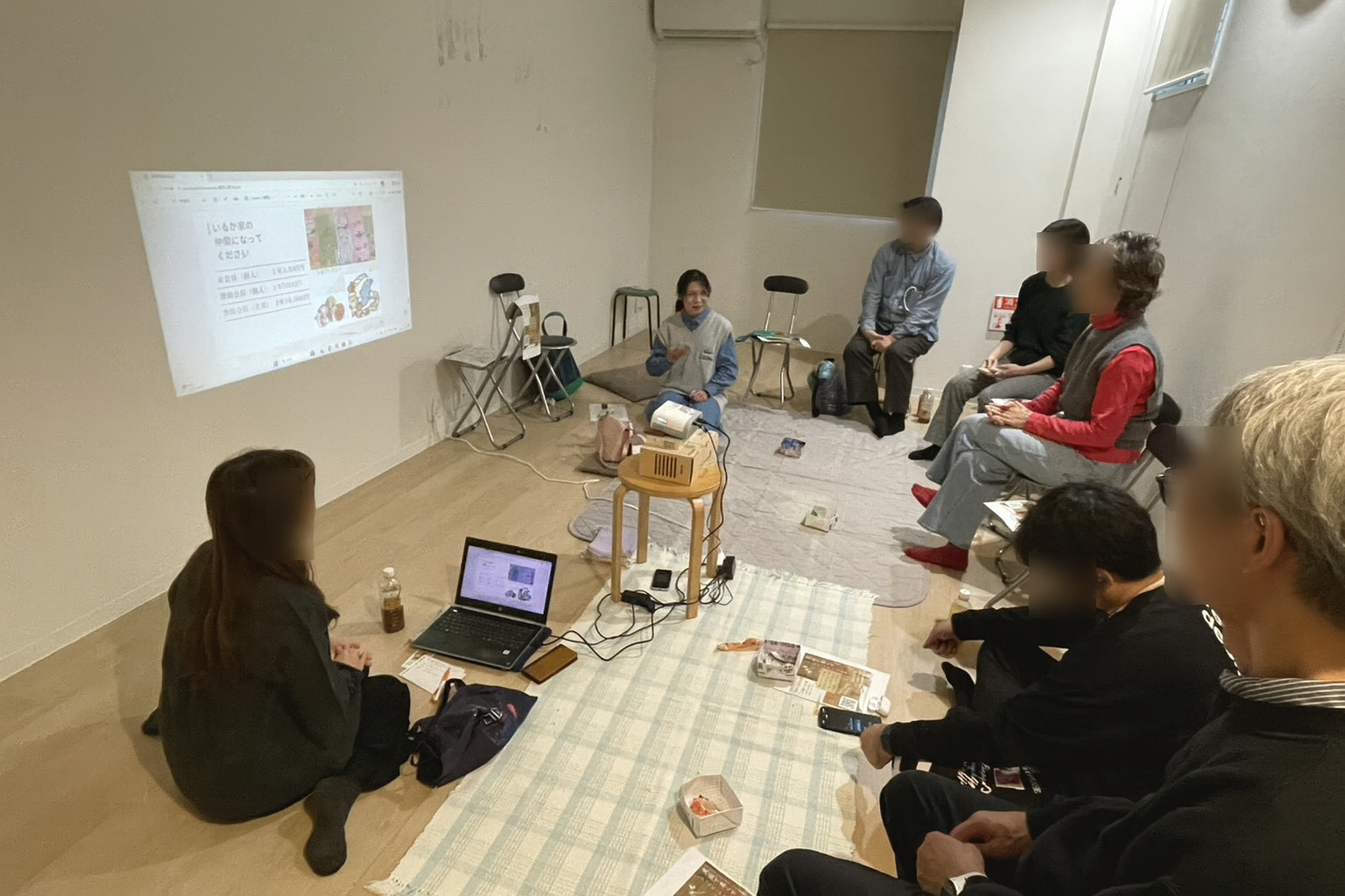 座談会と会場の様子