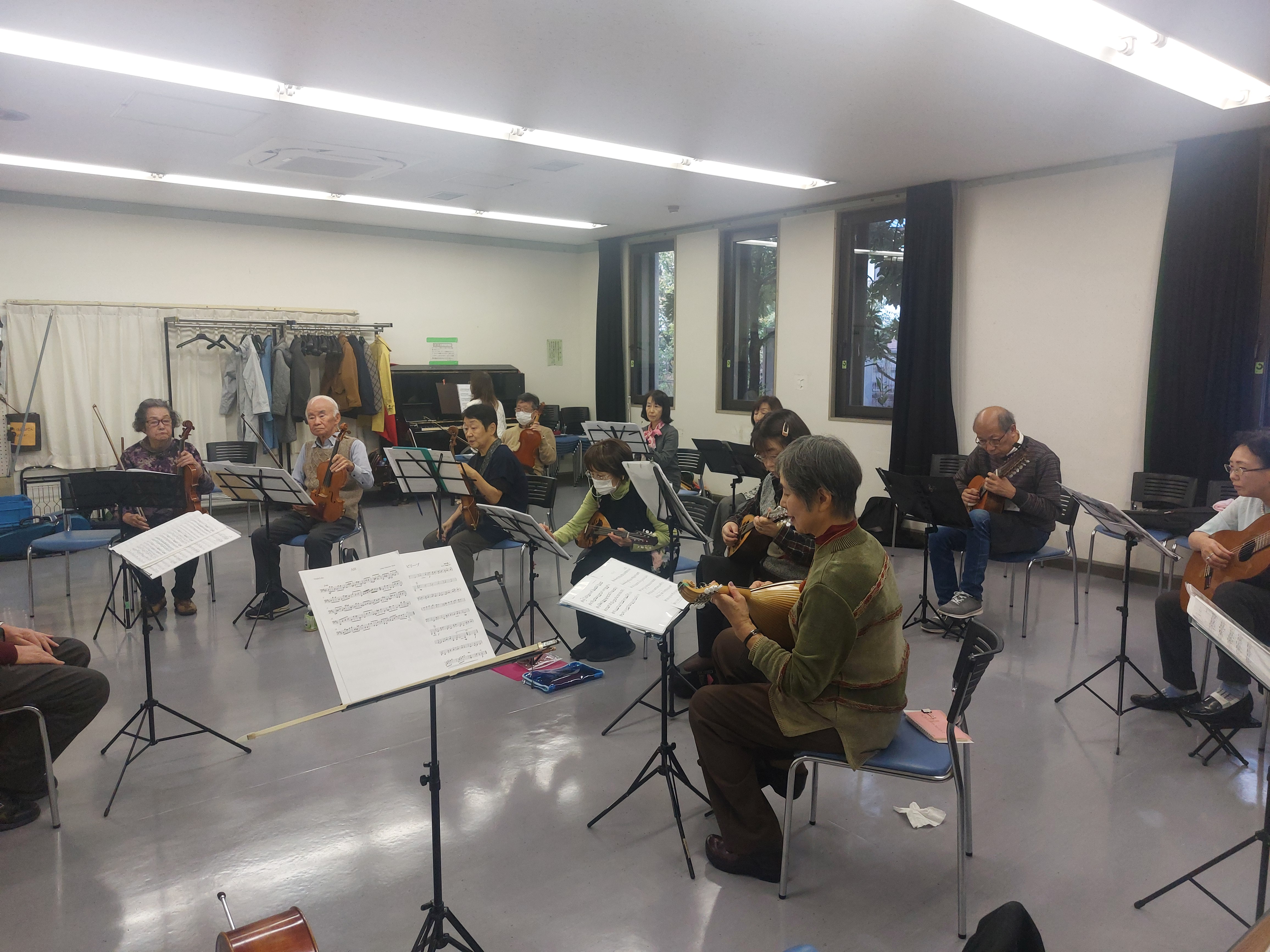 練習風景です。五線譜で演奏できる楽器ならOKです。