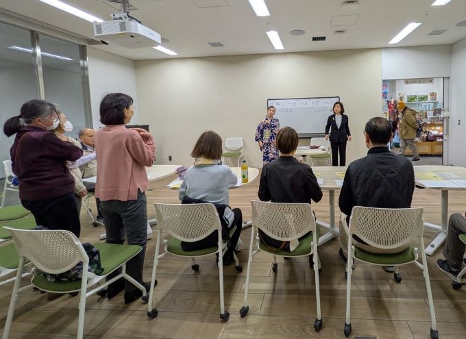 詩吟体験講座（中野区役所シェアノマ）の様子です