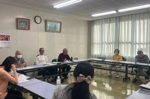 月に1回定例会を行います