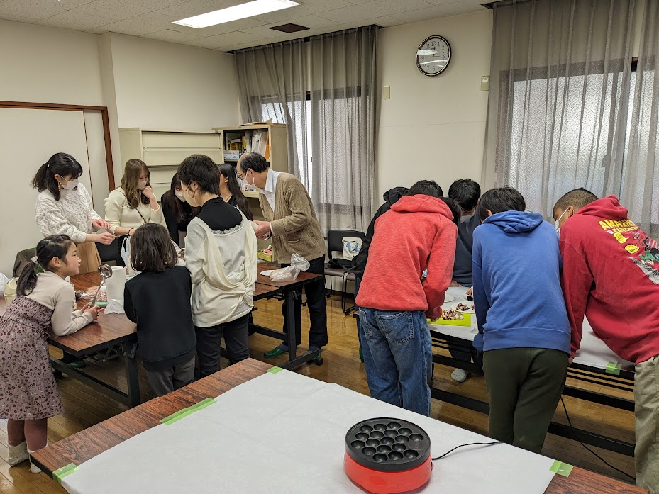 たこ焼きパーティーを楽しむ